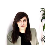 Insegnante diritto per aiuto compiti e lezioni a studenti di scuole superiori e università